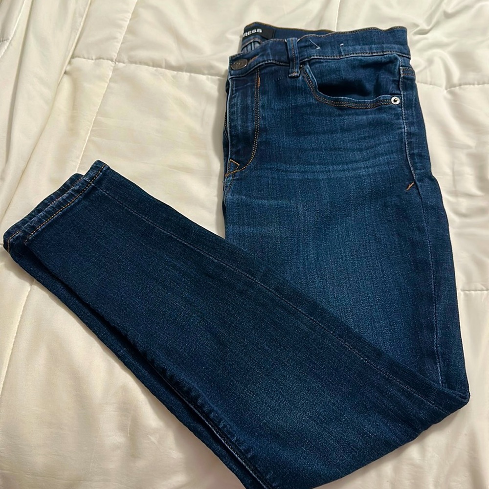 Skinny jegging